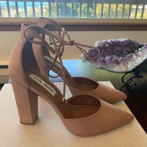 Nude Steve Madden pump